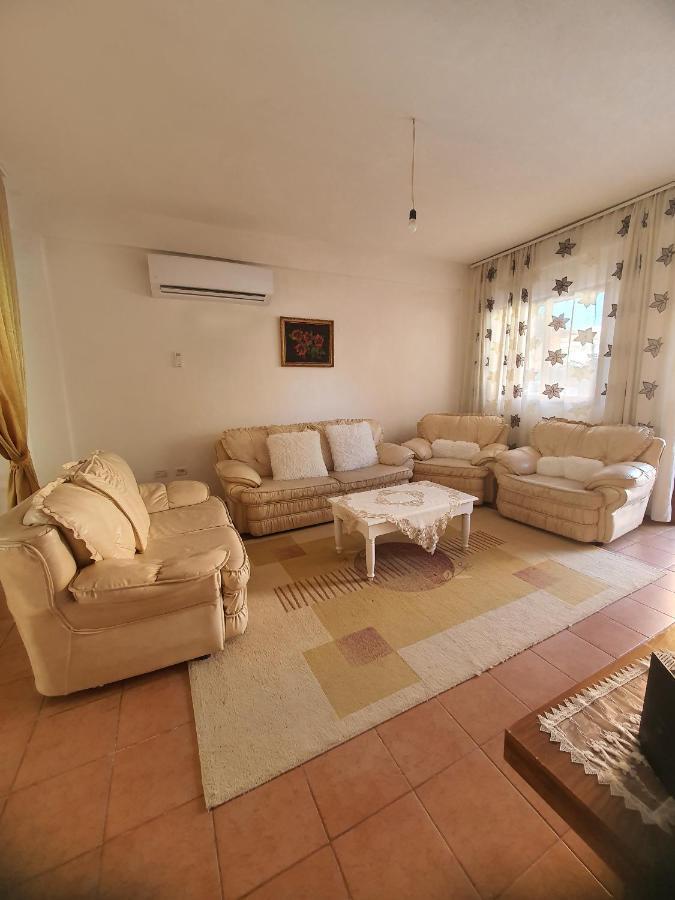 הוילה טיראנה Spacious House With A Big Garden And Fire Pit מראה חיצוני תמונה